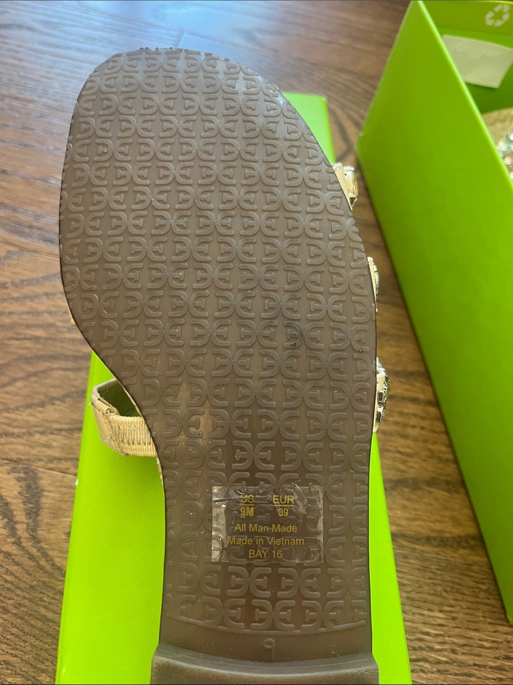 Stunning Sam Edelman
Women's Bay Jewel Slide Sandals size 9 NIB - Picture 3 of 6
